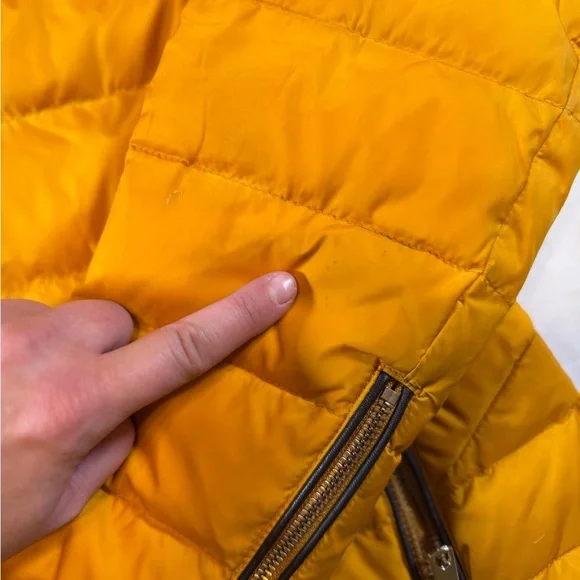 Zara Women's Mustard Yellow Down Puffer Jacket with Faux Fur Collar - Picture 4 of 14